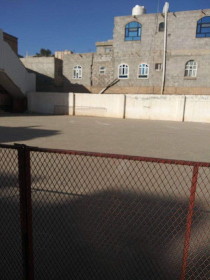 بذريعة ملكية مكان القبلة ..  عصابة الحوثي تحاول السطو على ساحة مسجد أحمد ياسين بصنعاء