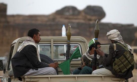 عصابة الحوثي تقتل الجعفري وتصيب نجله في مداهمة عشوائية بالزمازمة