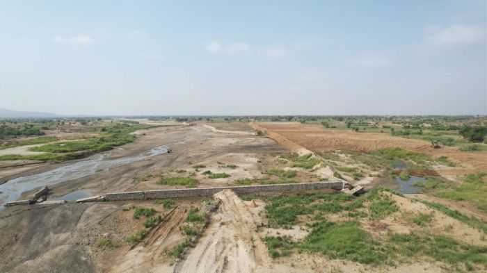 لصالح قياداتهم الإرهابية .. الحوثيون يصادرون 7 آلاف معاد من أراضي ميدي بحجة