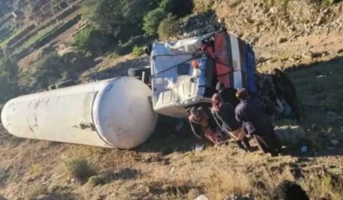 مليشيا الحوثي تفتح طريق الموت لناقلي الغاز في المحويت