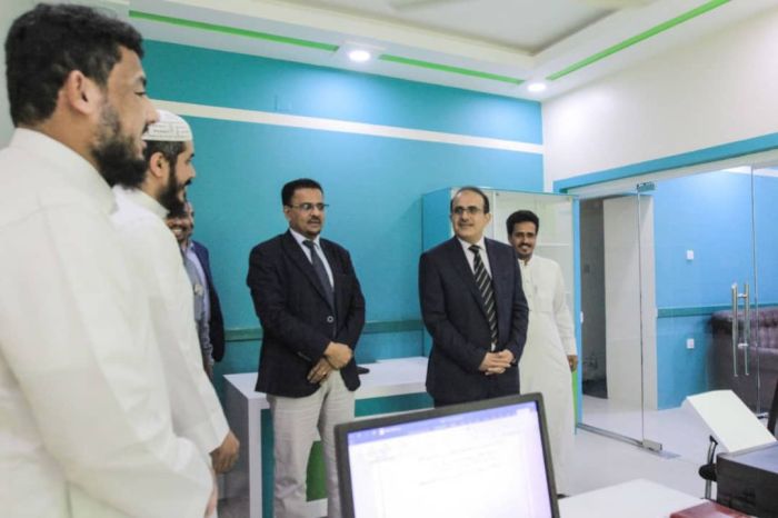 وزير الصحة يطلع على قائمة المشاريع التنموية الصحية لعدد من منظمات المجتمع المدني بالمكلا 