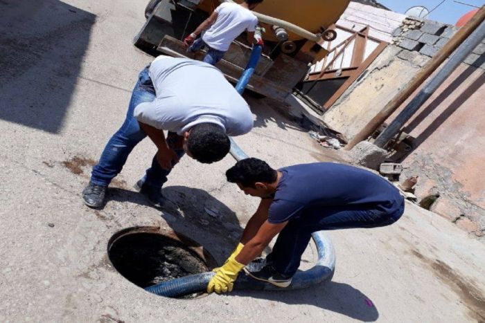 وفاة عمال نظافة غرقاً في بيارة أحد مساجد أبين