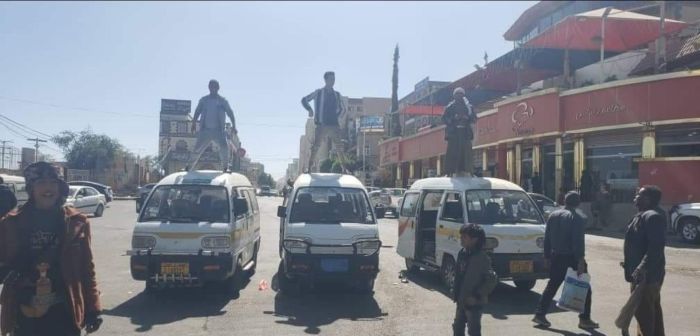 توقيف المخالفين على سطح سياراتهم .. قرارحوثي ينتهك حقوق السائقين