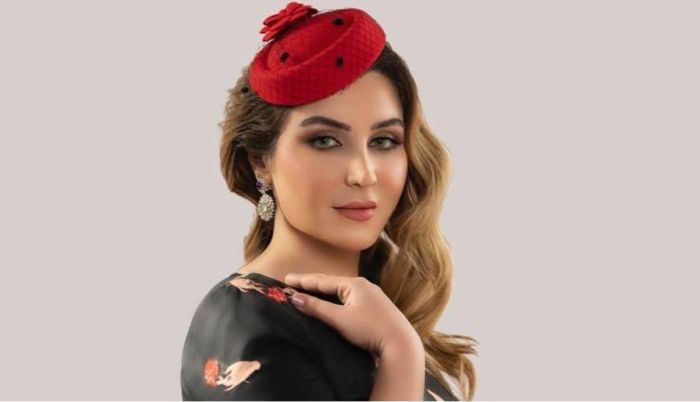 الفنانة الاء حسين تلعب مباراة كرة القدم في دبي
