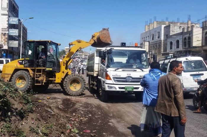 مليشيا الحوثي تعبث بالمناصب .. والسائق مديرًا لصندوق النظافة في إب