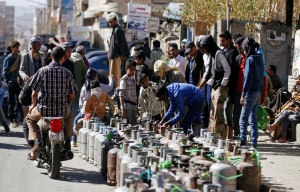وسط تبادل الاتهامات بين الأطراف المعنية.. تعز تشهد أزمة غاز منزلي غير مسبوقة