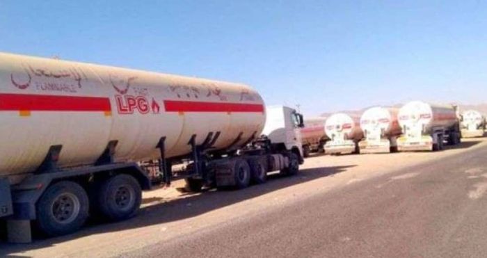 مجاميع مسلحة بأبين تعترض قاطرات غاز قادمة من مأرب إلى عدن