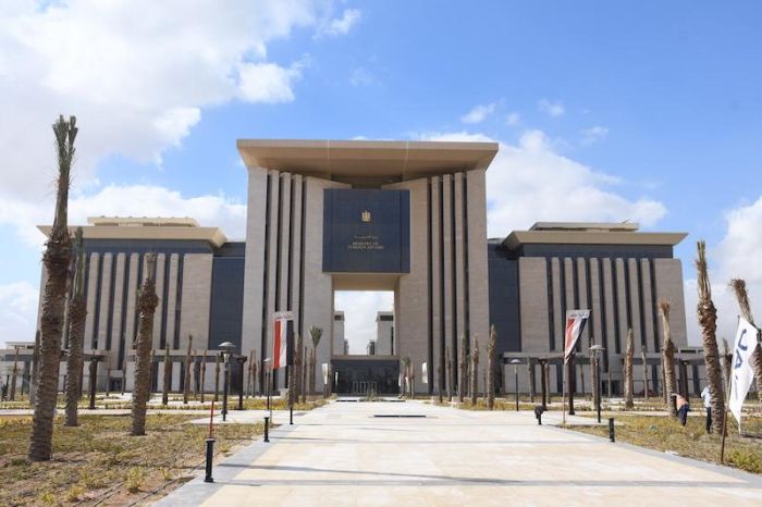 مصر تُعرب عن قلقها بعد قصف مواقع باليمن