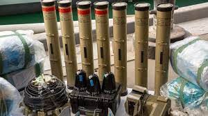 بينها صواريخ تستخدم في العمليات ضد الملاحة .. ضبط شحنة أسلحة إيرانية كانت في طريقها للحوثيين