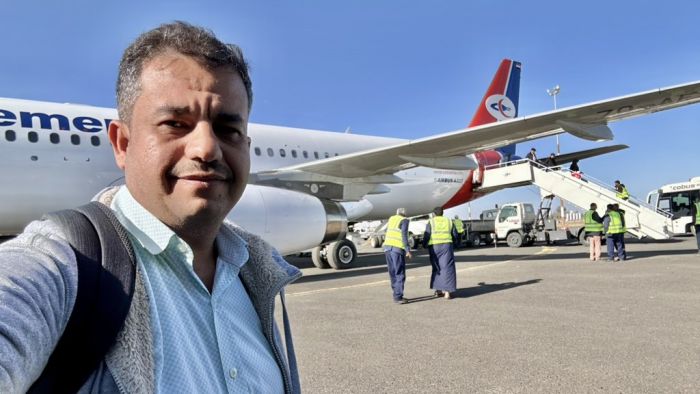 في اطار تخادم الجماعتين .. إعلامي بارز في صفوف الإخوان يصل صنعاء