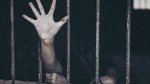 ناطق الحوثيين السابق يروى قصة اغتصاب فتاة في أحد سجون الجماعة السرية في صنعاء