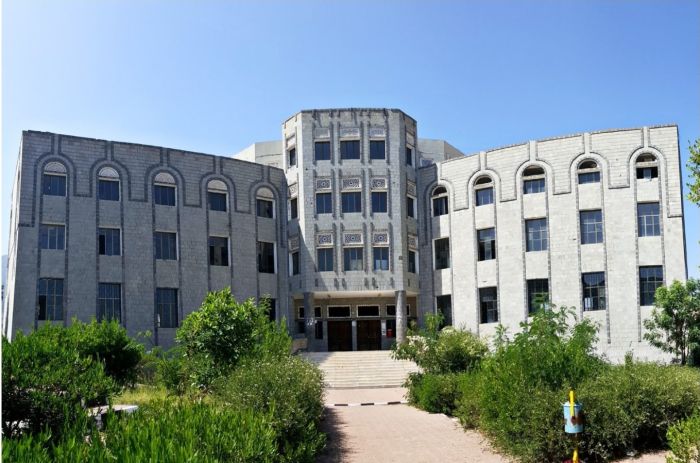 أخونة جامعة تعز بمنح عناصرها درجات الماجستير
