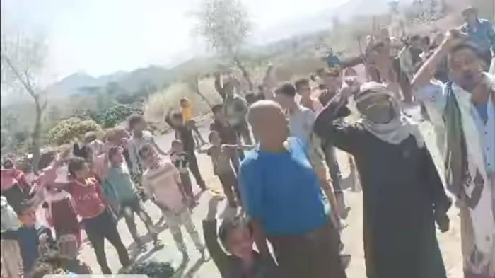 تظاهرة بالبركاني ضد اعتداءات عصابات مسلحة على ممتلكاتهم