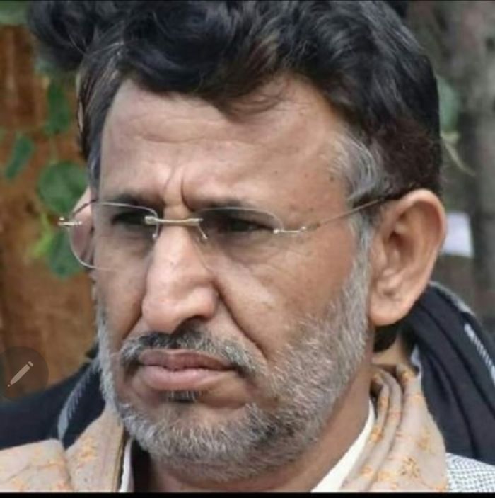 رسالة لاذعة وصريحة للإرهابي عبدالملك الحوثي:  "من لا ينفع أمه ما نفع خالته"