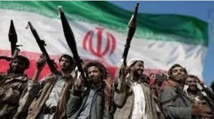 تقودهم طهران إلى محرقة البحر الأحمر  .. ارتباك حوثي في الحديدة وخلافات بشأن التبعية المطلقة لإيران