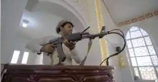 الإرهاب الحوثي يصنع مشكلة في مسجد الرحمن برفع السلاح على المصلين