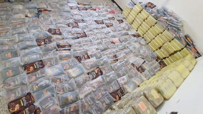 ضبط أحد أكبر مروجي المخدرات في منطقة الخساف بمديرية كريتر.