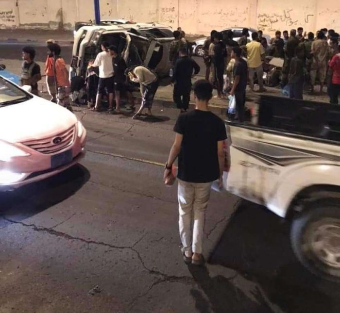 وفاة شخص وإصابة آخرين في حادث مروري مروّع بعدن