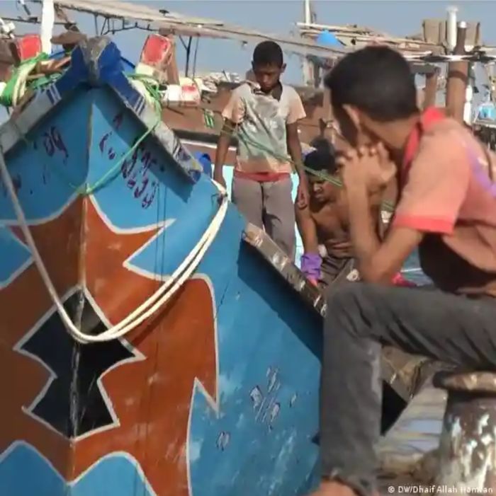 مئات الصيادين في الحديدة يغادرون البحر الأحمر إلى المكلا