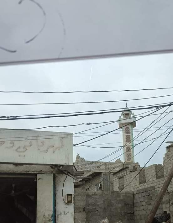 مسلحٌ يقتحم مسجدًا ويطلق النار على المصلين بخور مكسر