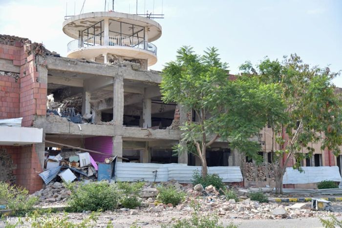 في اطار "ذر الرماد بالعيون والكذب والتضليل".. مليشيات الحوثي تناقش إعادة تأهيل مطار تعز الدولي