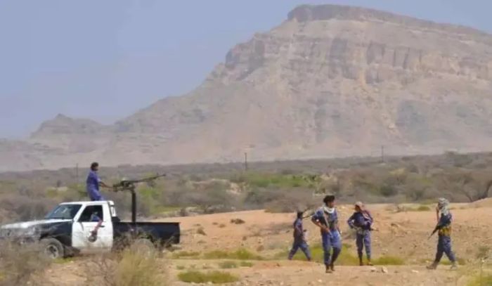 أبين .. عملية عسكرية تطهر ثلاثة مواقع للقاعدة شرق المحافظة بعد استهداف إدارة أمن مودية بعبوة ناسفة