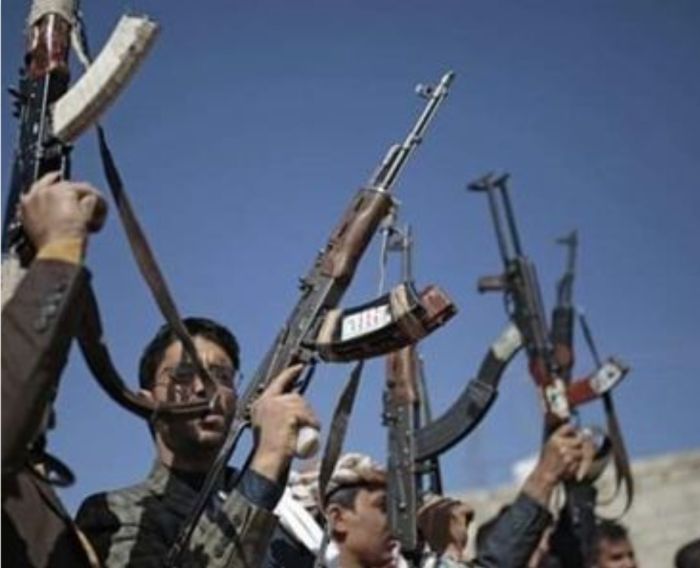 جريمة جديدة للحوثي.. المليشيا تحاصر "آل الطويل" في إب وتقتل وتصيب 4 من العائلة.. وتفجر المنزل