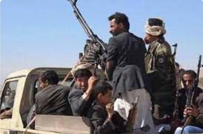 بحثًا عن الكنوز .. مسلحو عصابة الحوثي يقتحمون منازل المتسولين بصنعاء