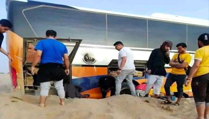 نشطاء محليون يدعون لفتح الطريق الرابطة بين صنعاء ومأرب بسبب تعطل السيارات ومعاناة المسافرين