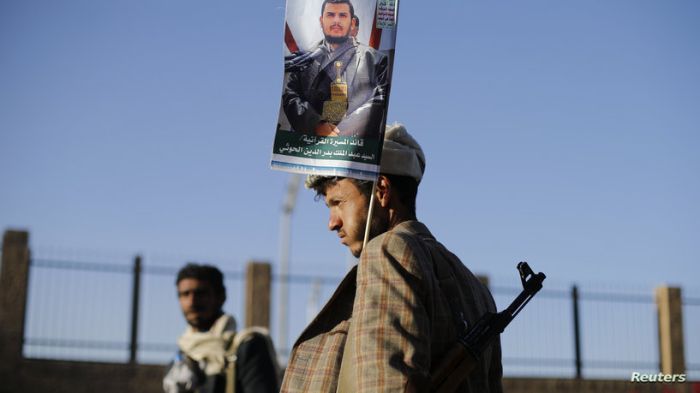 الكشف عن تورط قيادات في عصابة الحوثي بصفقات فساد مهولة