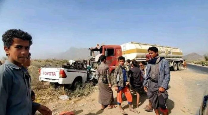 شهود عيان : اصطدام شاحنة بهيلوكس يسفر عن وفاة رجل وإصابة السائق