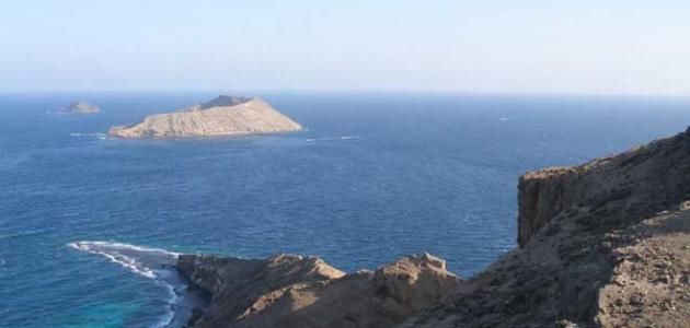 بدأت في  2015 واستغلت أحداث غزة لتوسيعها.. دراسة تكشف الدوافع والأهداف الحقيقية لإيران والحوثيين من استهداف الملاحة الدولية