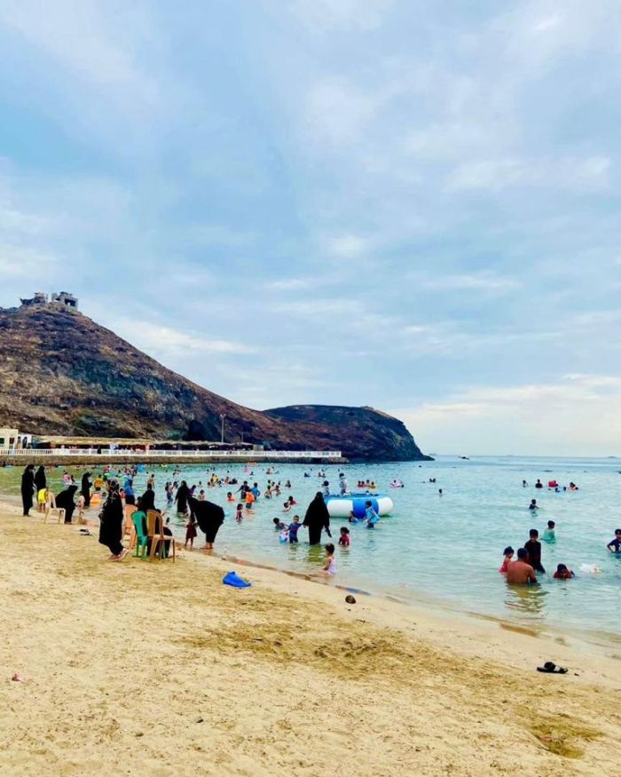 حالة طوارئ غير معلنة في سواحل عدن بعد الحديث عن "زورق مجهول"