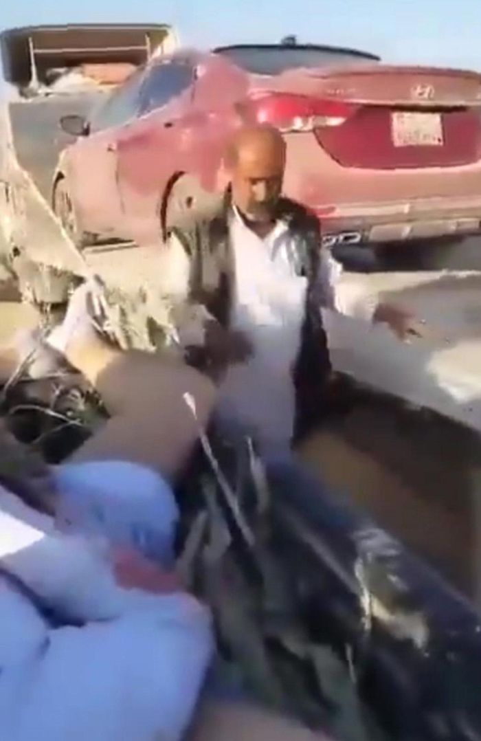 بهدف السلب والنهب .. الحوثي يدفع بعصاباته للتقطع للمسافرين بصحراء الجوف