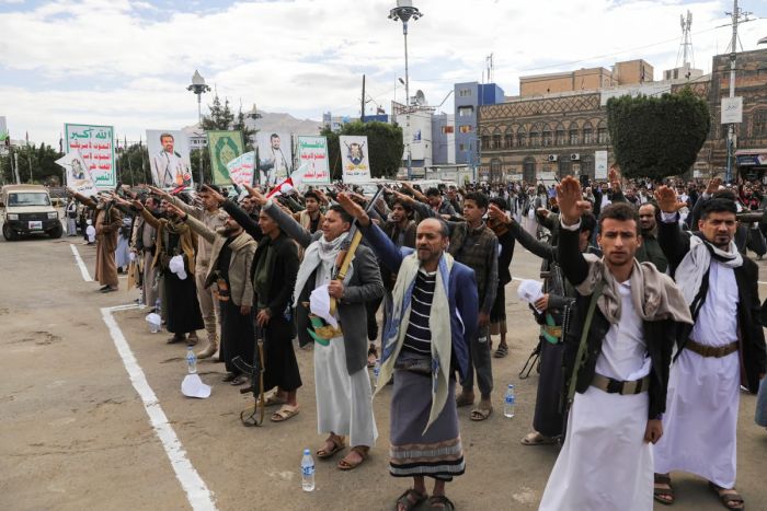 ضربات أمريكية – بريطانية تطال 18 هدفًا حوثيًا وهيئة بحرية بريطانية تعلن عن حادث جديد