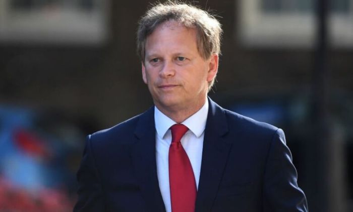 وزير الدفاع البريطاني يصف الحوثيين بالشرذمة الاستغلاليين الارهابيين