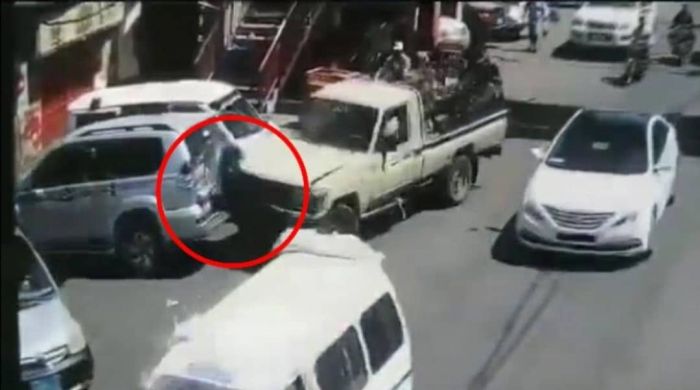 عصابة الإخوان بتعز تعتدي بالضرب المبرح على مدير مكتب التربية والتعليم دون مبرر