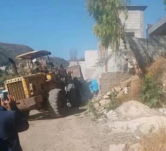 الغرباني يختطف مواطنًا رفض التنازل عن دكانه المُستأجَر من الأوقاف