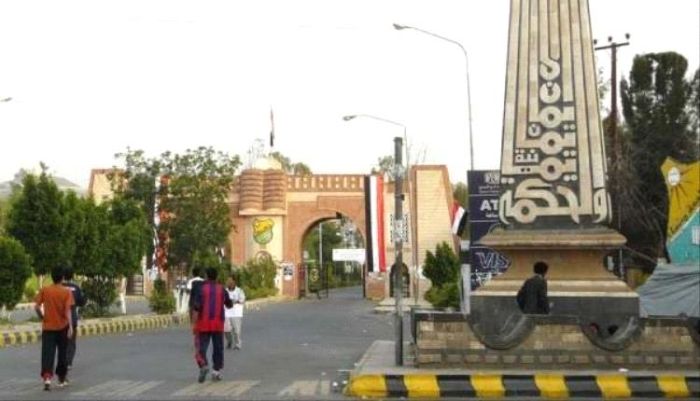 عسكرة الحوثي لجامعة صنعاء وإجبار أكاديميين على حضور دورة في السلاح