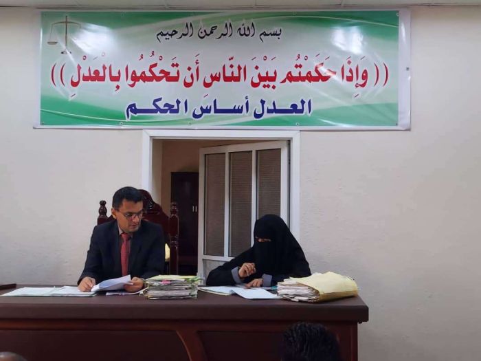 محكمة نيابة الأموال بعدن تدين معتدين على أراضي الدولة