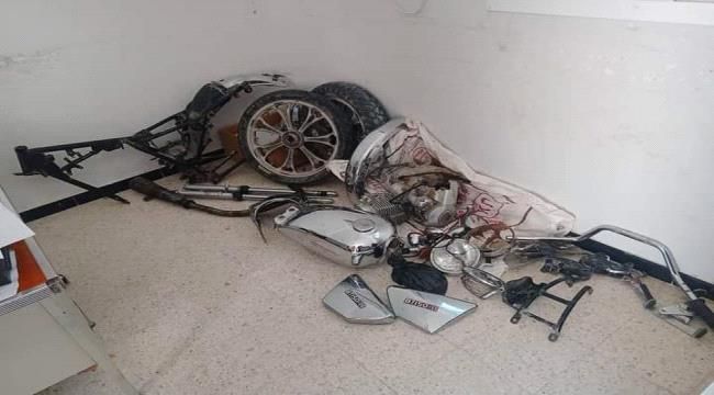 القبض على متهمين بسرقة دراجة نارية بالشحر