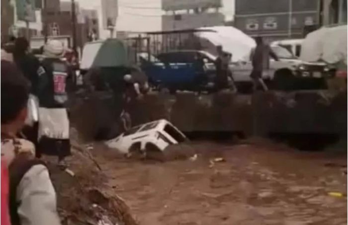 في مستهل موسم الأمطار ..  وفاة فتاة وفقدان طفل جراء سيول الأمطار الغزيرة في محافظة إب