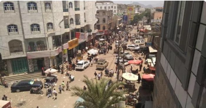 اشتباكات مسلحة بتعز وحملة امنية تصيب رجلًا وإمرأة بالتربة