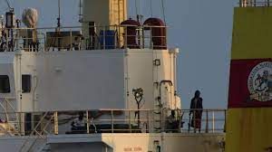 البحرية الهندية ..تحرير السفينة المختطفة "إم في روين" وإجلاء طاقمها