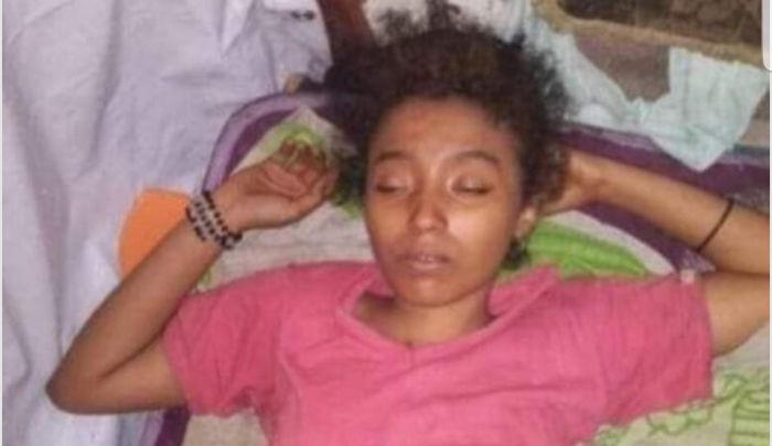 نظافة الحوثي نهبت راتبها .. الفقر يقتل طفلة جوعًا في أحد شوارع إب