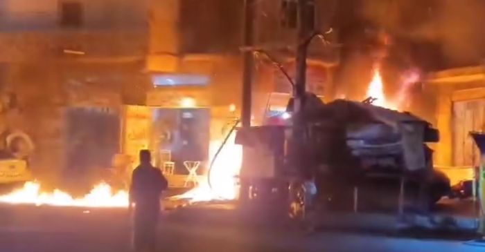طفل يرمي طماشة على محطة وقود تسببت بحريق هائل بوادي القاضي