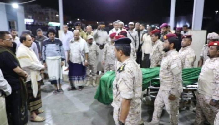 نقل جثمان صياد يمني إلى حضرموت عقب مقتله على أيدى قراصنة صوماليين 