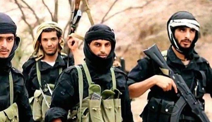 الكشف عن تحركات لعناصر القاعدة بين ثلاث محافظات يمنية