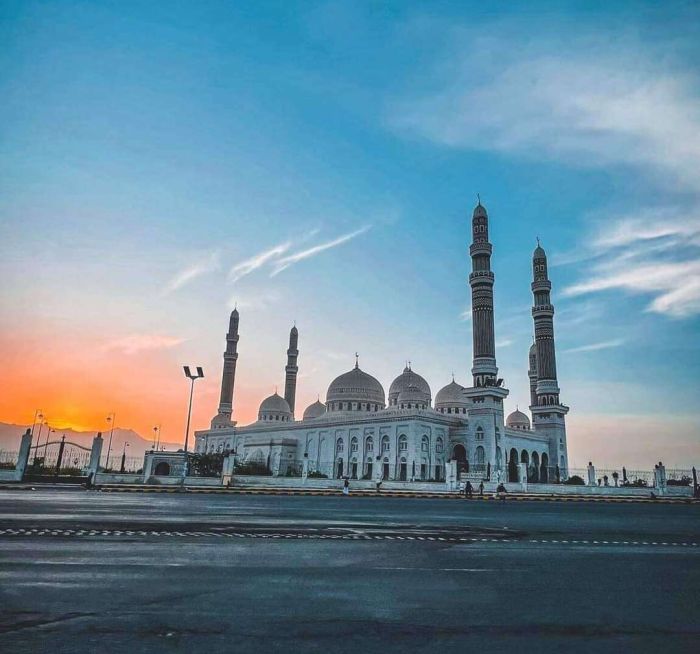 رد صاعق على إساءة الحوثي لجامع الصالح