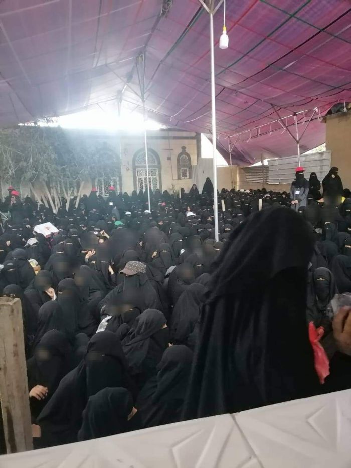 صورة تشعل التواصل الاجتماعي وتجسّد معاناة اليمنيين في مناطق وكلاء إيران